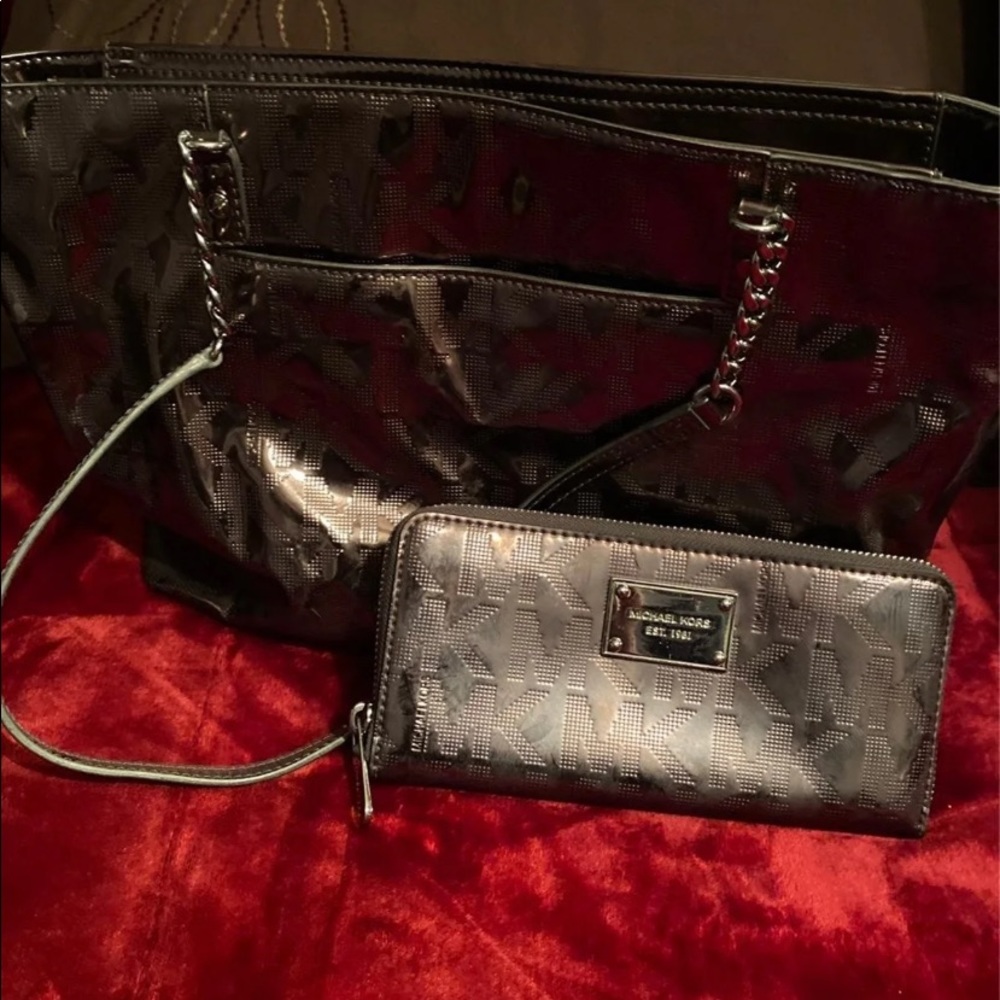 Michael kors metallic purse and wallet